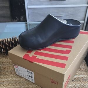 FitFlop Women's Black Slip-On Clogs